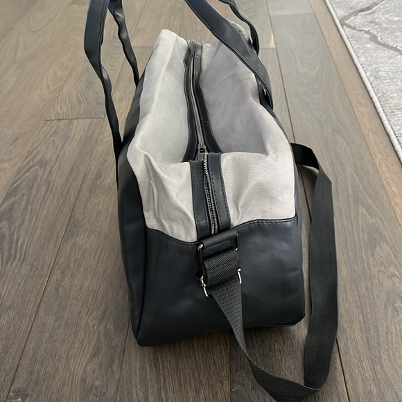 Unisex Calvin Klein grey duffel bag - Picture 3 of 4